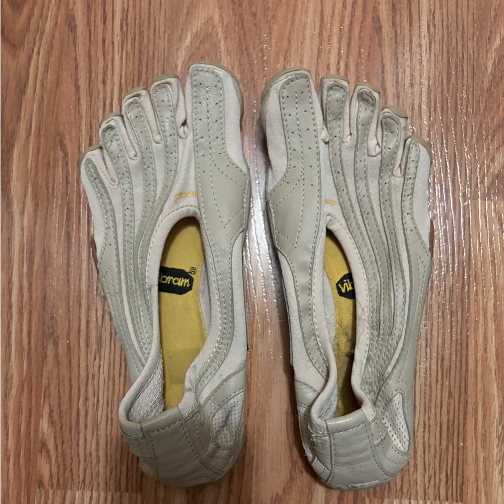 Vibram Toe Shoes.  Size 6.5.